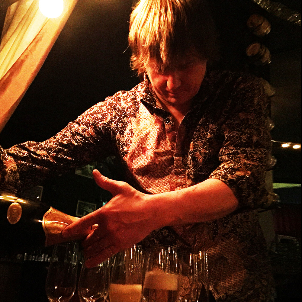 Champagne & Sparkling Wine Traditions