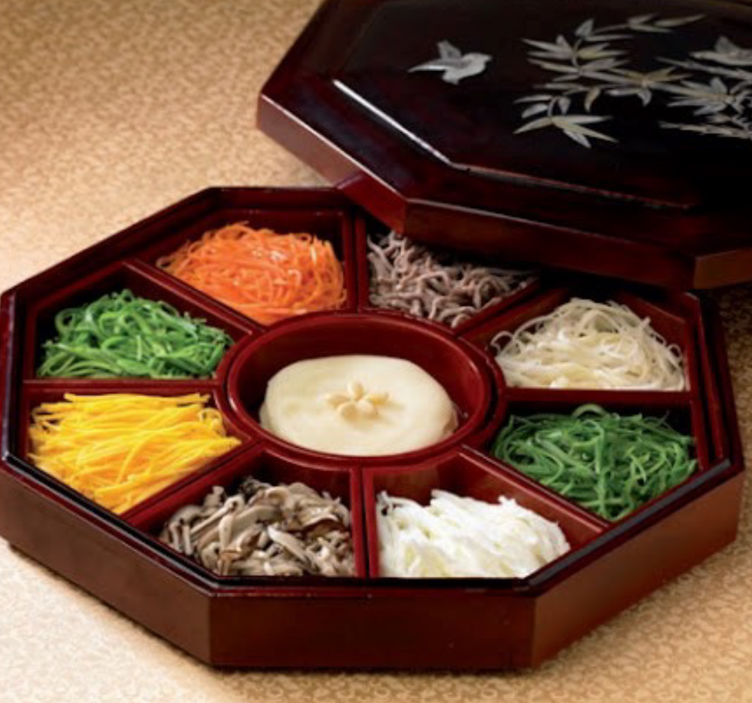 Korean Elegance: Gujeolpan