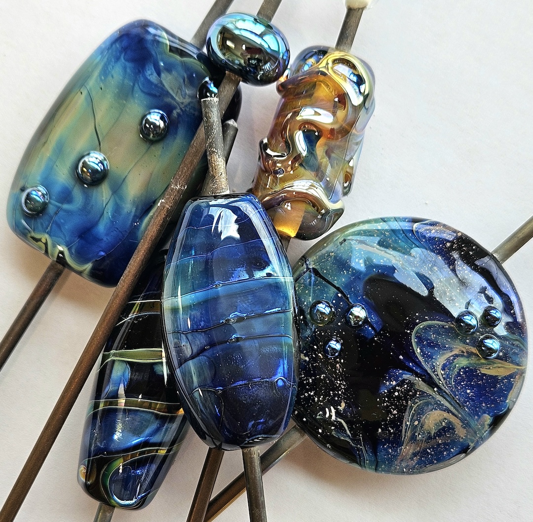 Intermediate Techniques in Soft Glass: Double Helix Reducing Glass